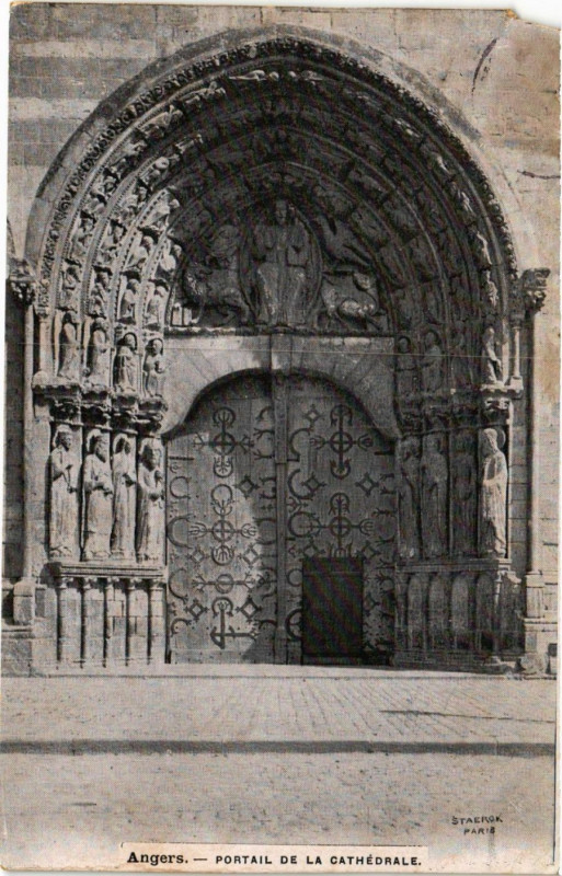Carte postale ancienne Angers - Portail de la Cathédrale à Angers