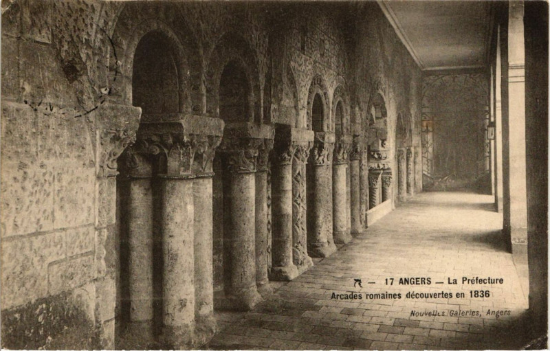Carte postale ancienne Angers - La Prefecture Arcades romaines decouvertes en 1836 à Angers