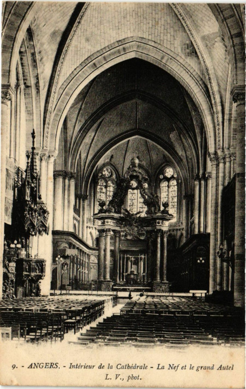Carte postale ancienne Angers - Interieur de la Cathédrale à Angers