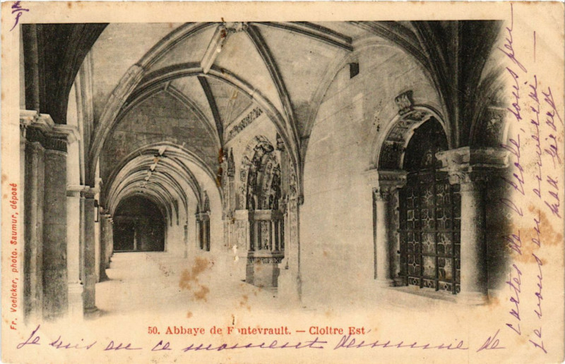 Carte postale ancienne Abbaye de Fontevrault - Cloitre Est