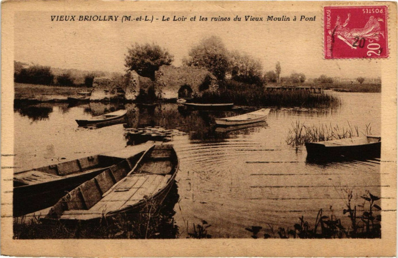Carte postale ancienne Vieux-Briollay - Le Loir et les ruines du Vieux Moulin a Pont à Briollay