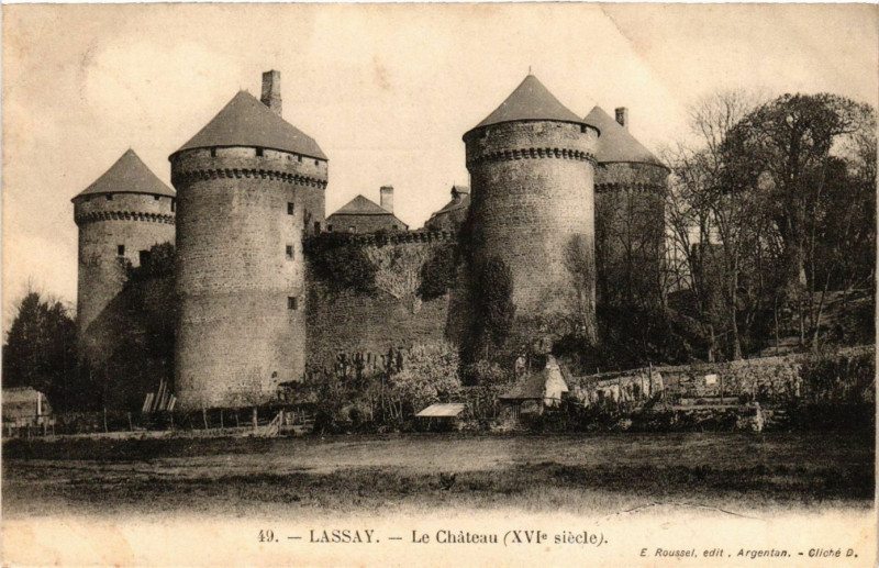 Carte postale ancienne Lassay - Le Chateau