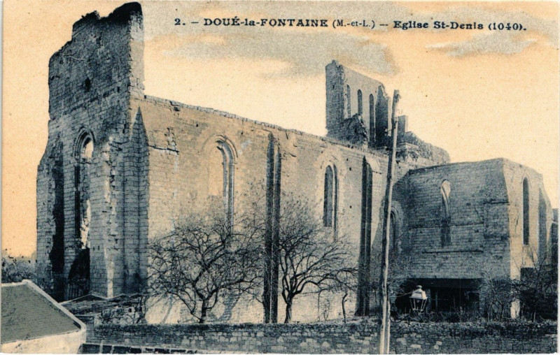 Carte postale ancienne Doue-le-Fontaine - Eglise Saint-Denis