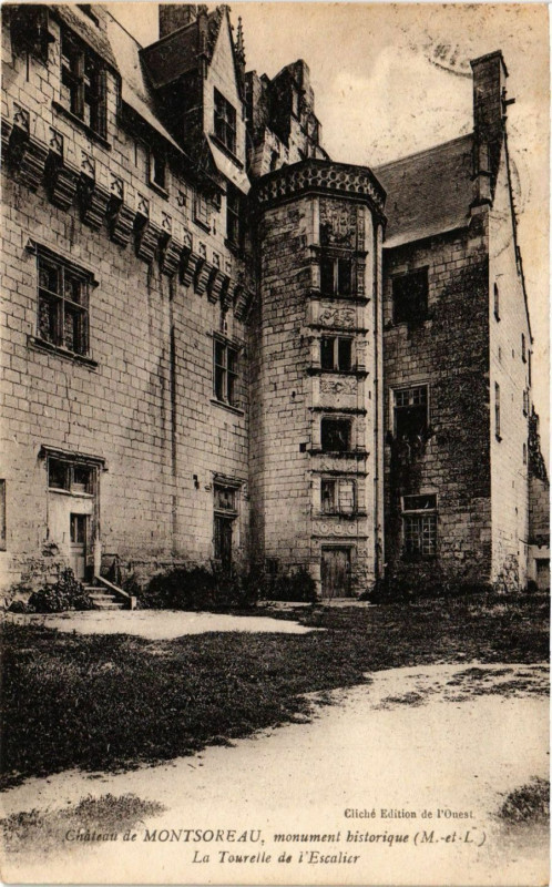Carte postale ancienne Chateau Montsoreau monument historique La Tourelle de L'Escalier à Montsoreau