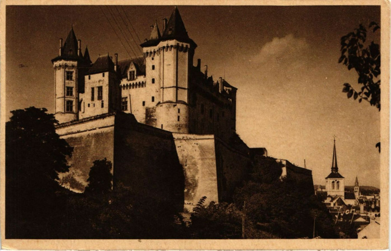 Carte postale ancienne Saumur Le Chateau à Saumur