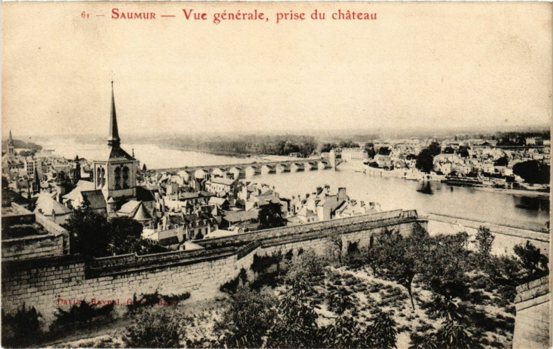 Carte postale ancienne Saumur - Vue générale prise du Chateau à Saumur