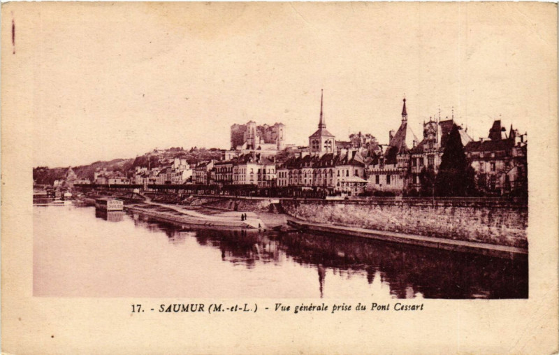 Carte postale ancienne Saumur - Vue générale prise du Pont Cessart à Saumur