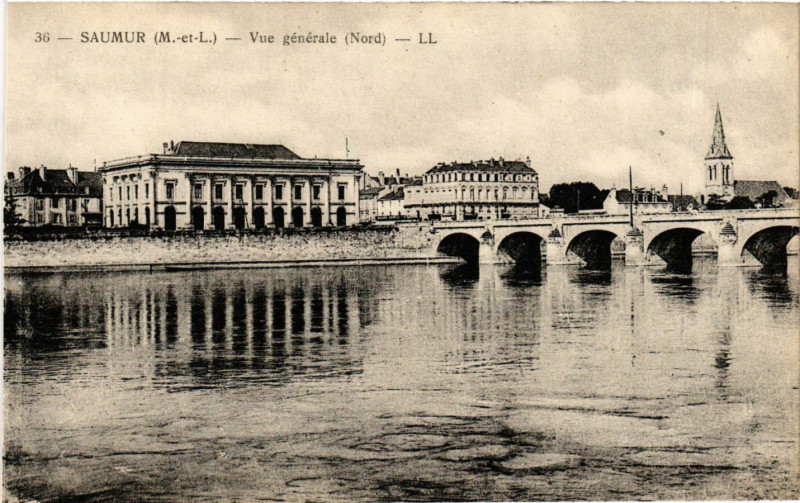 Carte postale ancienne Saumur - Vue générale à Saumur