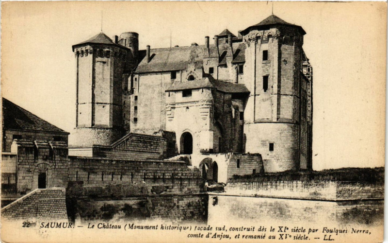 Carte postale ancienne Saumur - Le Chateau à Saumur