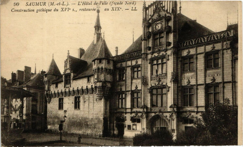 Carte postale ancienne Saumur - L'Hotel de Ville à Saumur