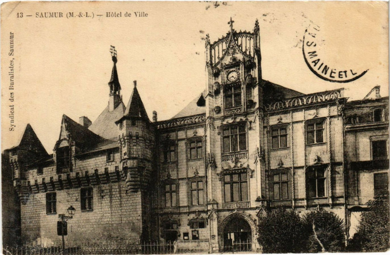 Carte postale ancienne Saumur - Hotel de Ville à Saumur