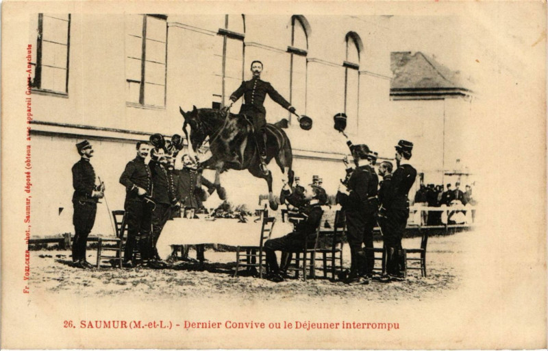 Carte postale ancienne Saumur - Dernier Convive ou le Dejeuner interrompu à Saumur