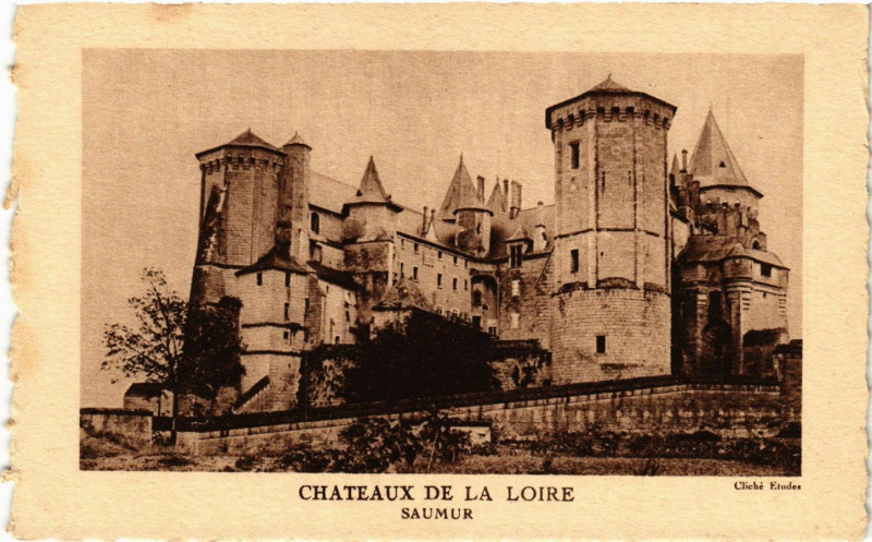 Carte postale ancienne Saumur - Chateaux de la Loire à Saumur