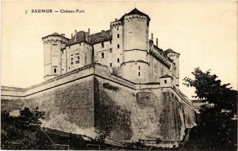 Carte postale ancienne Saumur - Chateau-Fort à Saumur