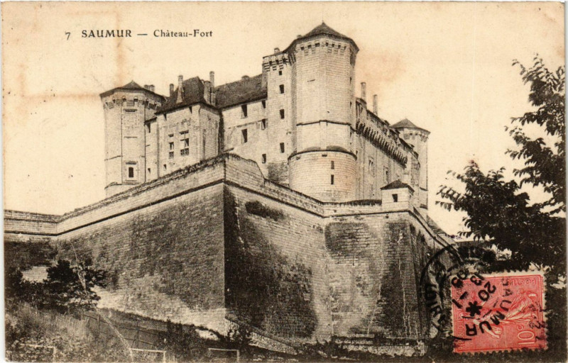 Carte postale ancienne Saumur - Chateau-Fort à Saumur
