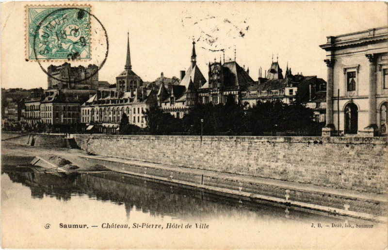Carte postale ancienne Saumur - Chateau Saint-Pierre Hotel de Ville à Saumur