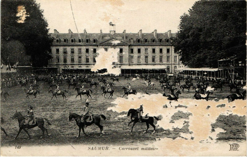 Carte postale ancienne Saumur - Carrousel militai à Saumur
