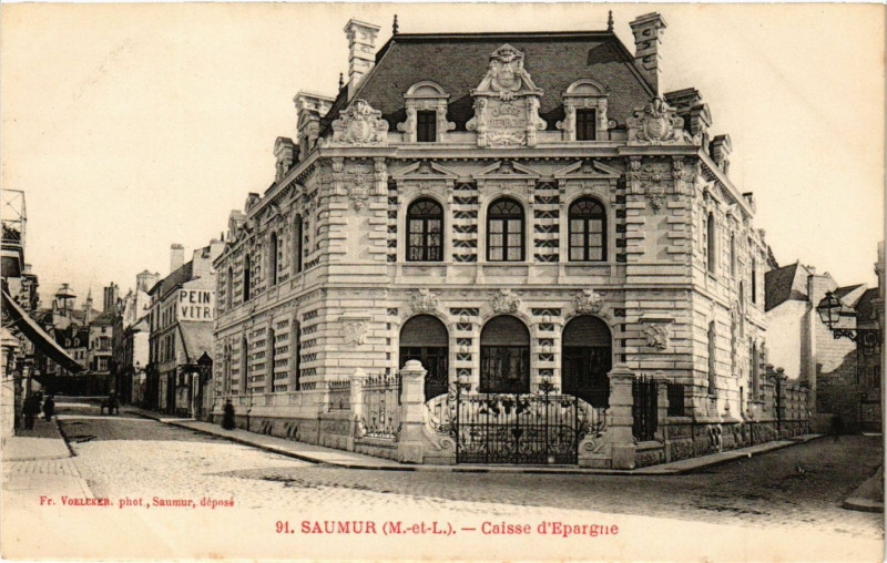 Carte postale ancienne Saumur - Caisse d'Epargne à Saumur