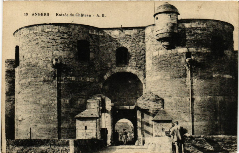 Carte postale ancienne Angers - Entrée du Chateau à Angers
