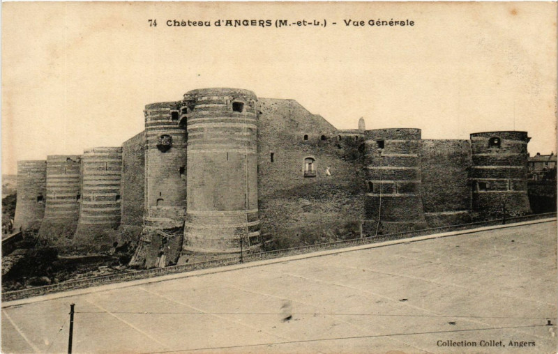 Carte postale ancienne Chateau d'Angers - Vue générale à Angers
