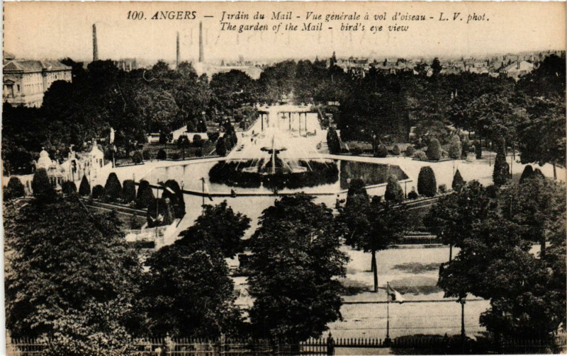 Carte postale ancienne Angers - IJardin du Mail - Vue générale a vol d'oiseau à Angers