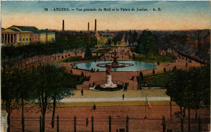 Carte postale ancienne Angers - Vue générale du Mail et le Palais de Justice à Angers