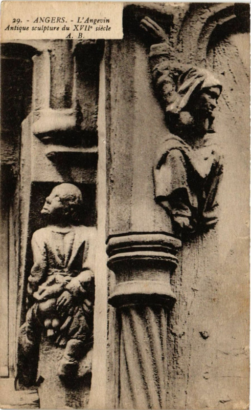 Carte postale ancienne Angers - L'Angevin - Antique sculpture du XVIIe siecle à Angers