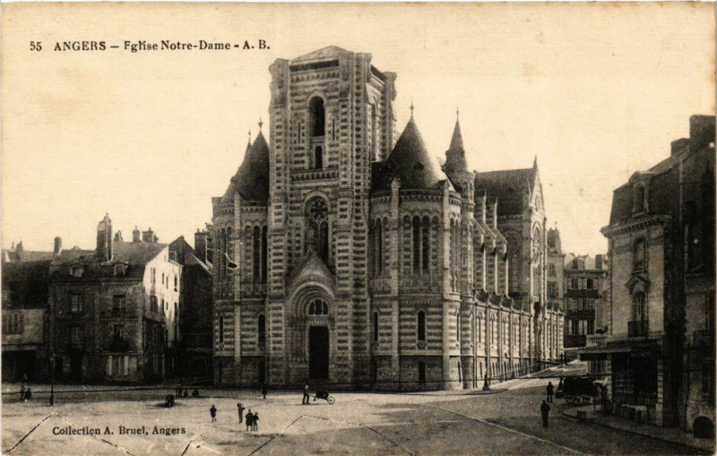 Carte postale ancienne Angers - Eglise N.-D. à Angers