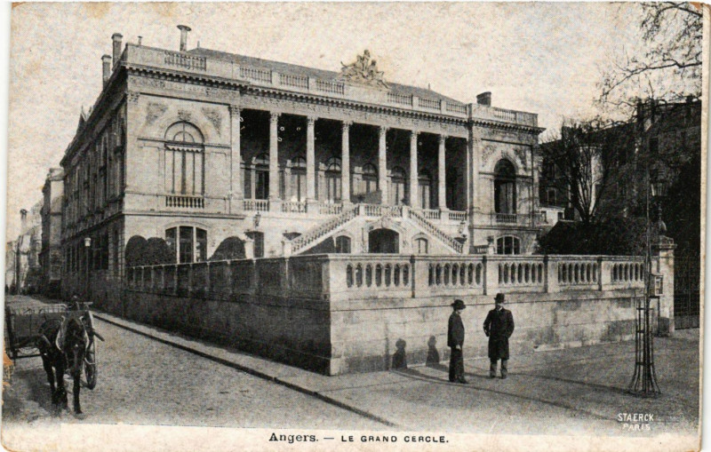 Carte postale ancienne Angers - Le Grand Cercle à Angers