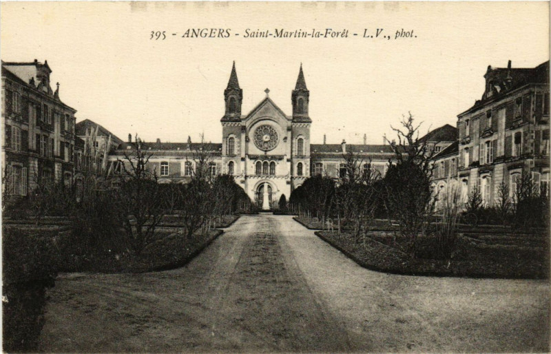 Carte postale ancienne Angers - Saint-Martin-la-Foret à Angers