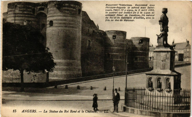 Carte postale ancienne Angers - La Statue du Roi René et le Chateau à Angers