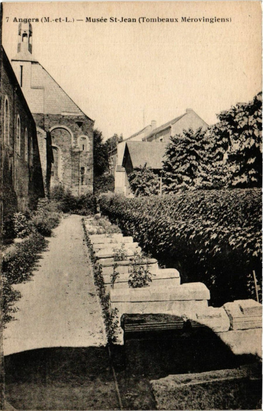 Carte postale ancienne Angers - Musée Saint-Jean à Angers