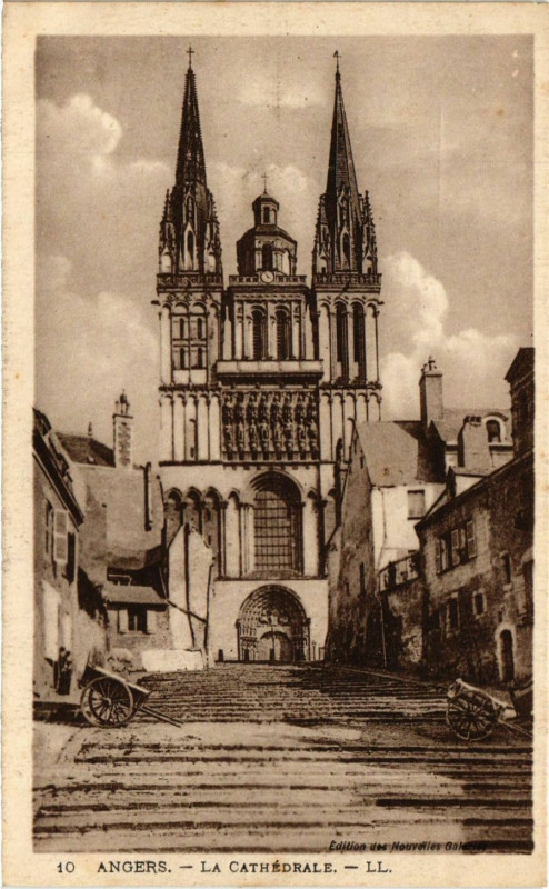 Carte postale ancienne Angers - La Cathédrale à Angers
