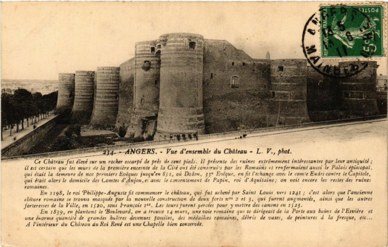 Carte postale ancienne Angers - Vue d'ensemble du Chateau à Angers