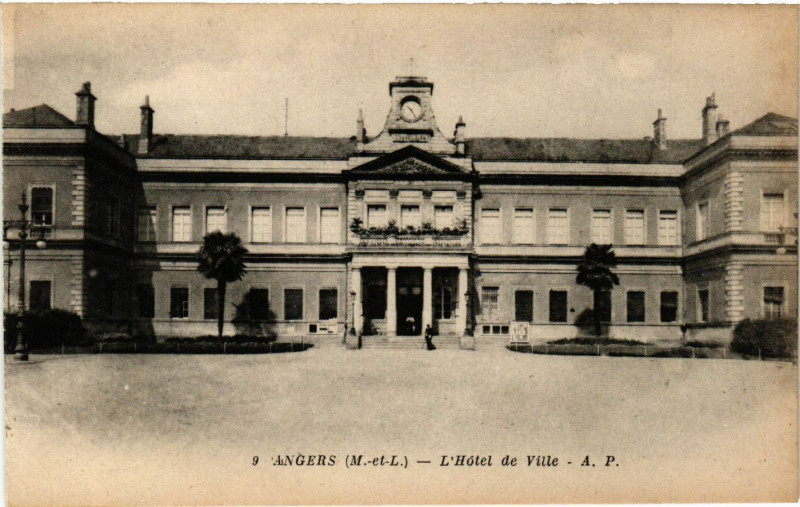 Carte postale ancienne Angers - L'Hotel de Ville à Angers