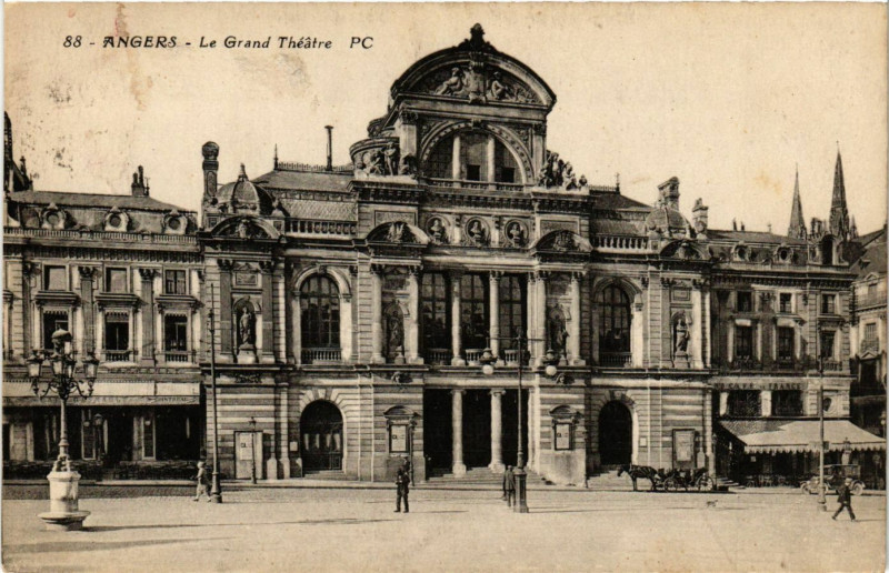 Carte postale ancienne Angers - Le Grand Théatre à Angers
