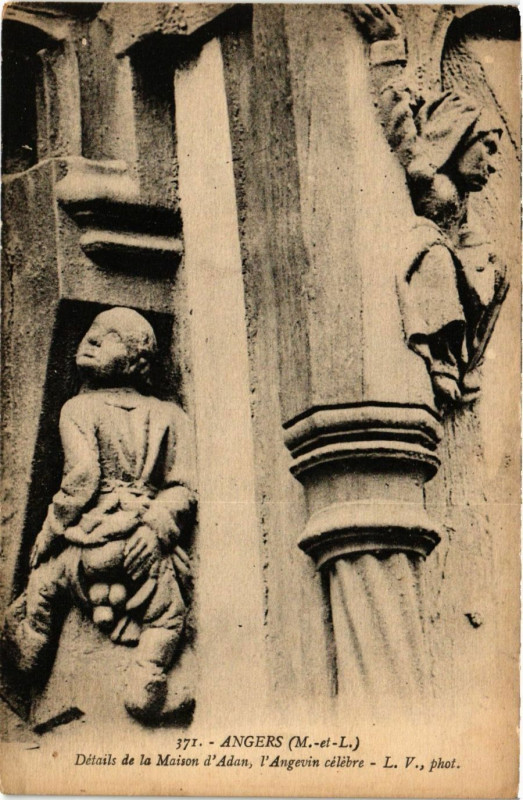 Carte postale ancienne Angers - Details de la Maison d'Adam l'Angevin celebre à Angers