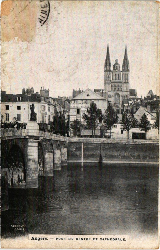 Carte postale ancienne Angers - Pont du Centre et Cathédrale à Angers