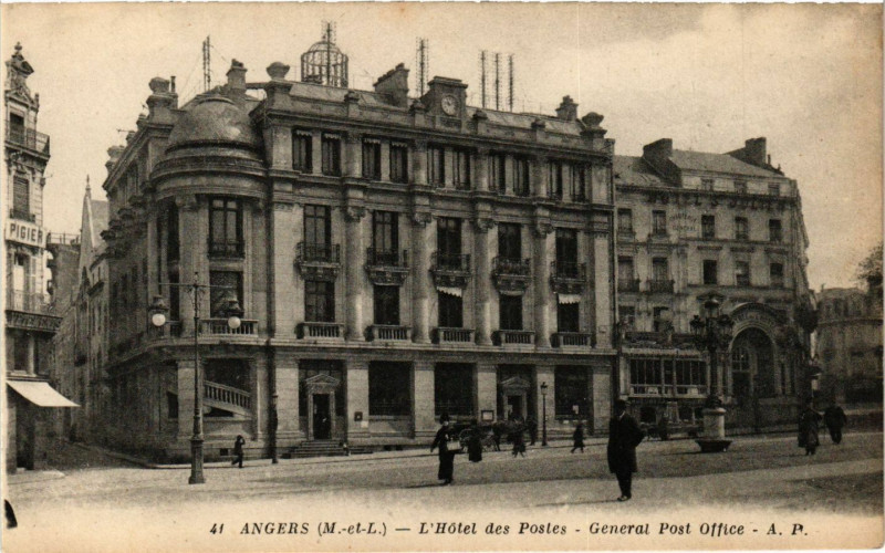 Carte postale ancienne Angers - L'Hotel des Postes à Angers