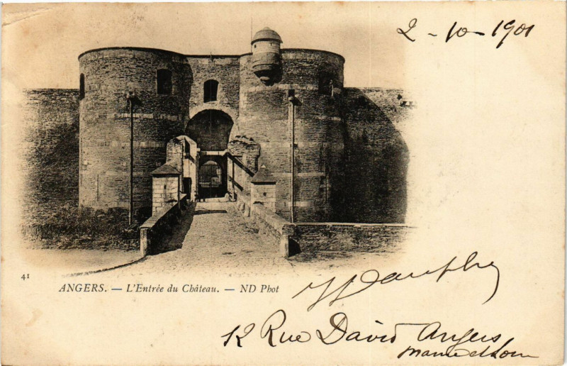 Carte postale ancienne Angers - L'Entrée du Chateau à Angers