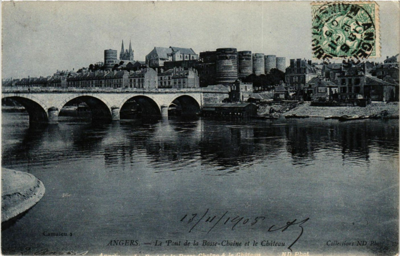 Carte postale ancienne Angers - Le Pont de la Basse-Chaine et le Chateau à Angers