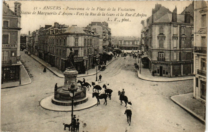 Carte postale ancienne Angers - Panorama de la Place de la Visitation à Angers