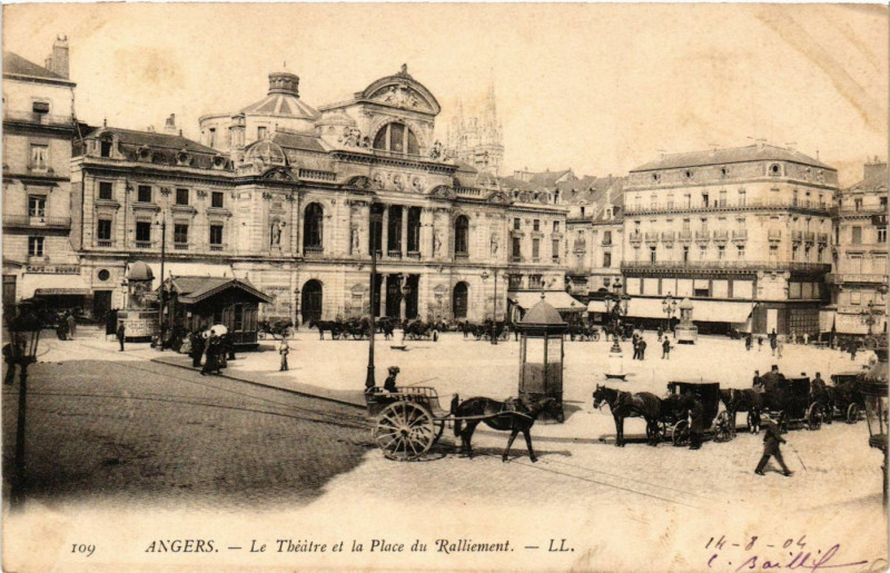 Carte postale ancienne Angers - Le Théatre et la Place du Ralliement à Angers