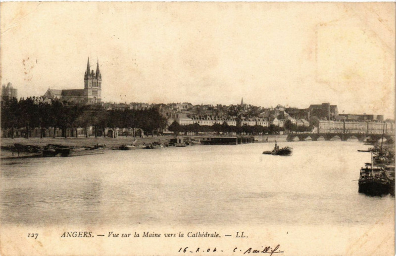 Carte postale ancienne Angers - Vue sur la Maine Vers la Cathédrale à Angers