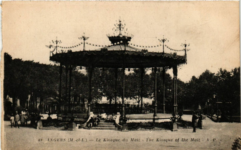 Carte postale ancienne Angers - Le Kiosque du Mail à Angers
