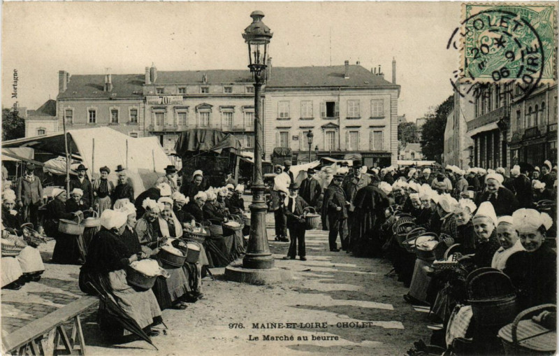 Carte postale ancienne Cholet - Le Marche au beurre à Cholet