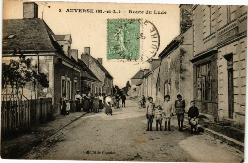 Carte postale ancienne Auverse - Route du Lude