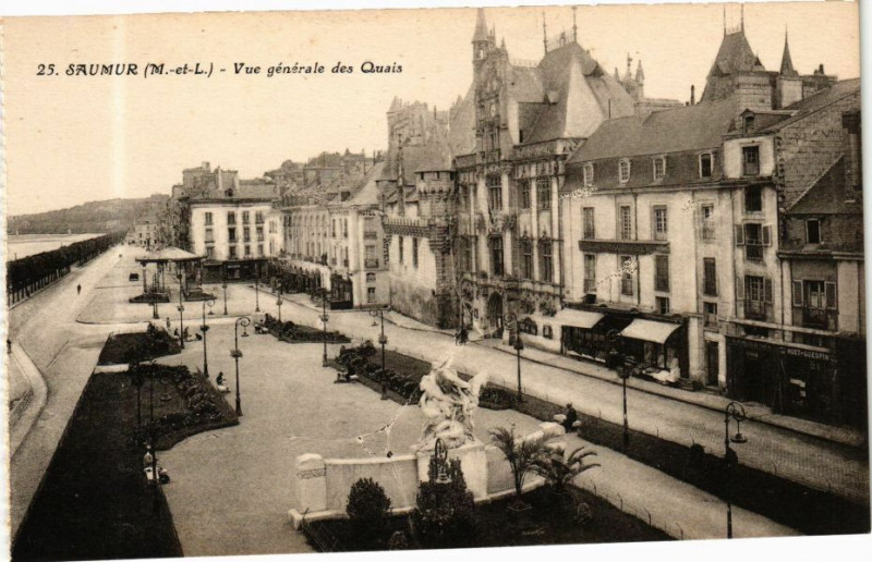 Carte postale ancienne Saumur - Vue géerale des Quais à Saumur