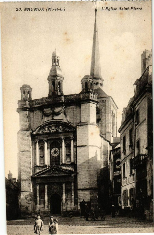 Carte postale ancienne Saumur - L'Eglise Saint-Pierre à Saumur