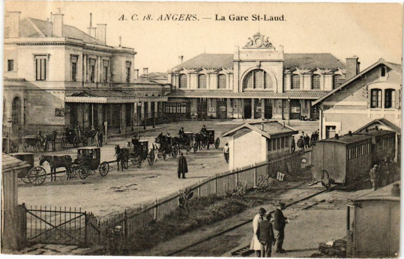 Carte postale ancienne Angers - La Gare Saint-Laud à Angers